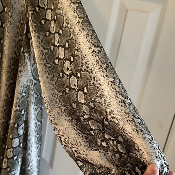 Show Me Your MuMu Monochrome Snake Print Tunic - Picture 3 of 6
